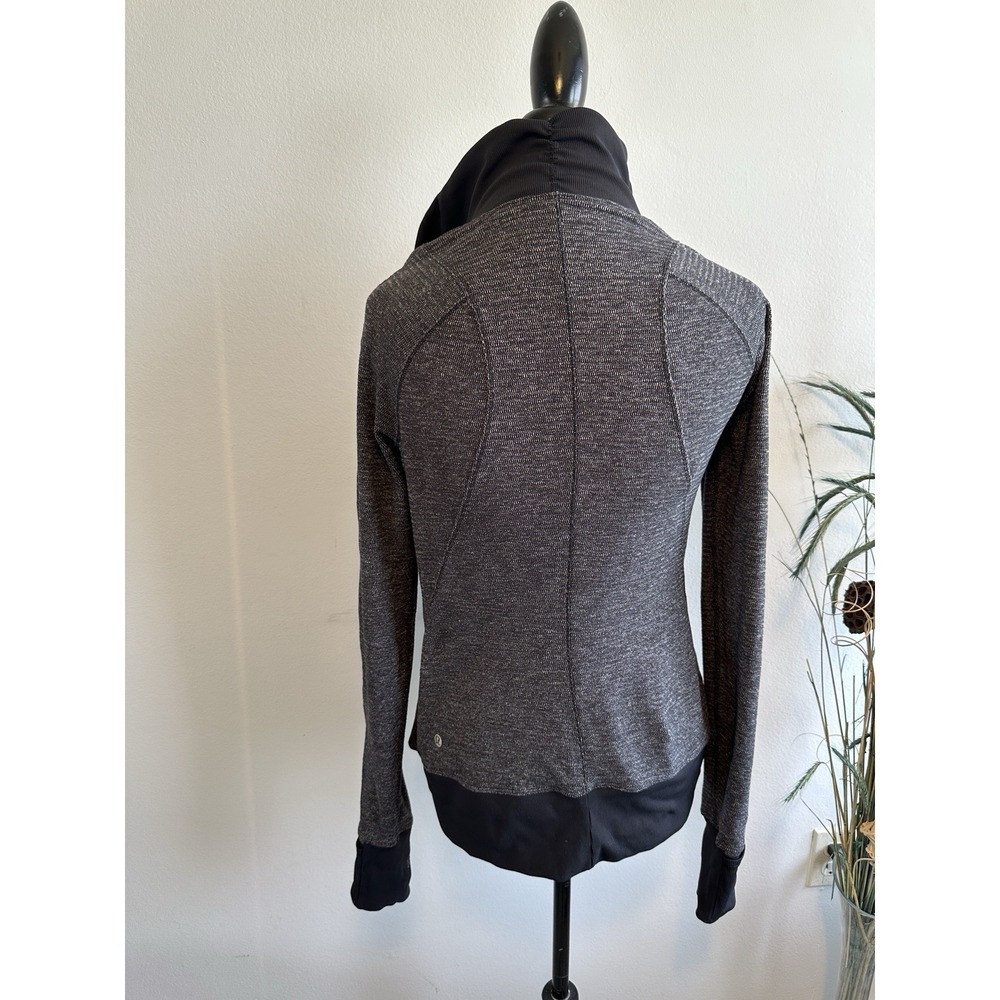 Lululemon Women's Size 10 Base Runner 1/2 Zip Pullover‎ Coco Pique Black White